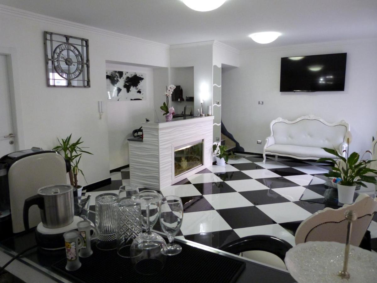Clelia'S Boutique Rooms & Suites La Maddalena  Exterior photo