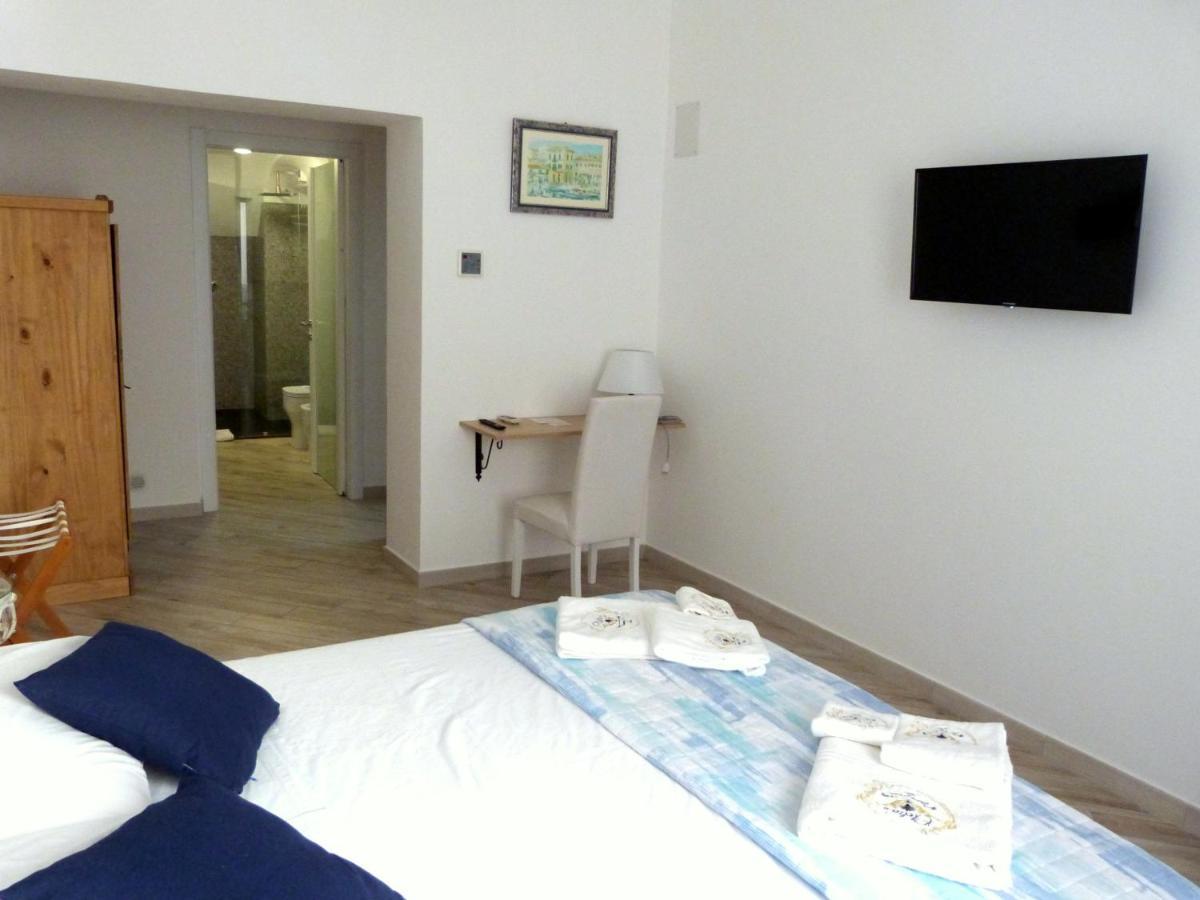 Clelia'S Boutique Rooms & Suites La Maddalena  Exterior photo